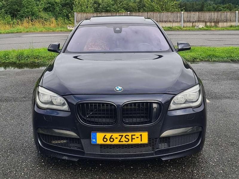 Zwart Gebruikt 2013 BMW 750 Sedan | € 19.950 - Afbeelding 1/4
