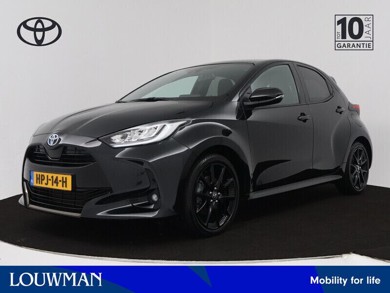 Zwart Gebruikt 2023 Toyota Yaris Hybrid Executive Hatchback | € 26.945 (Eerlijke prijs) - Afbeelding 1/3