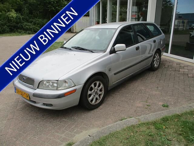 Zilver Gebruikt 2000 Volvo V40 Dynamic Stationwagen | € 1.460 - Afbeelding 1/4