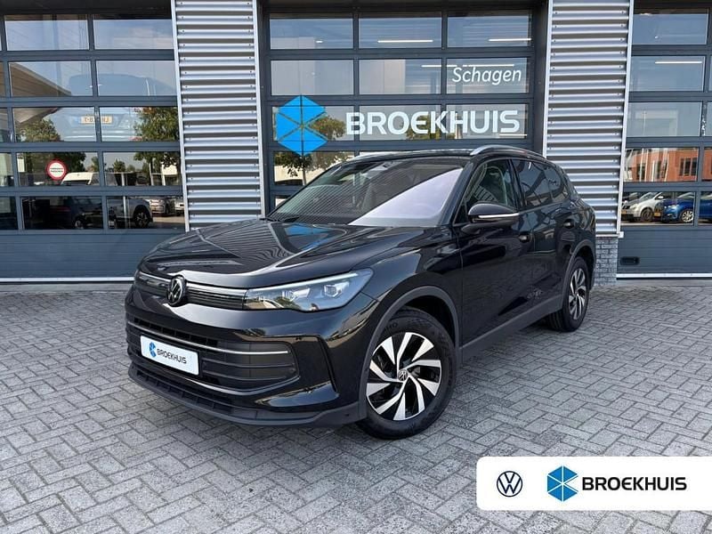 Zwart Gebruikt 2024 VW Tiguan Life SUV | € 43.745 (Goede deal) - Afbeelding 1/4