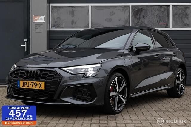 Grijs Gebruikt 2023 Audi A3 Sportback Competition Hatchback | € 34.450 (Goede deal) - Afbeelding 1/4
