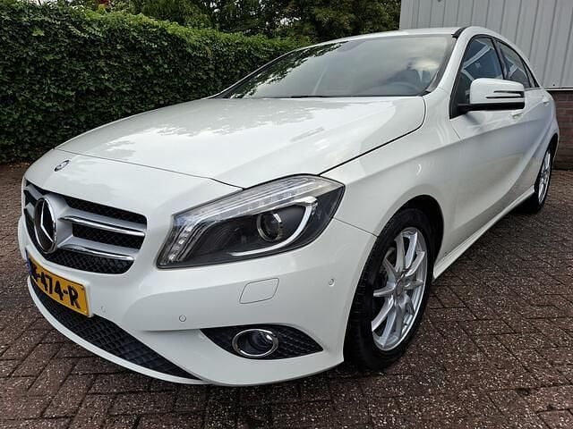 Wit Gebruikt 2015 Mercedes A180 Ambition Hatchback | € 12.450 (Goede deal) - Afbeelding 1/4