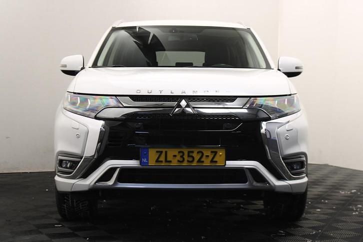 Occasion Mitsubishi Outlander Intense 177 PK (130 kW) 2019 Wit SUV