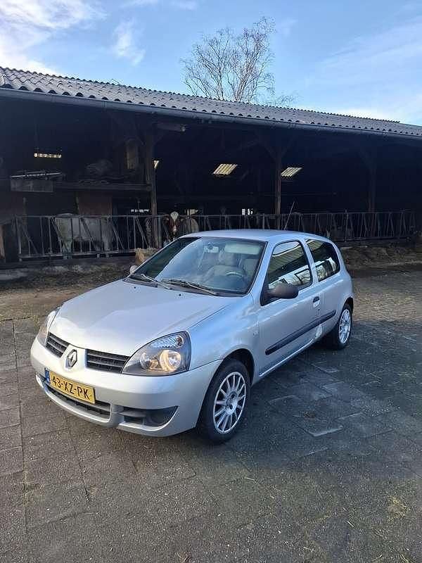 Occasion Renault Clio II Campus 58 PK (42 kW) 2007 Zilver Hatchback