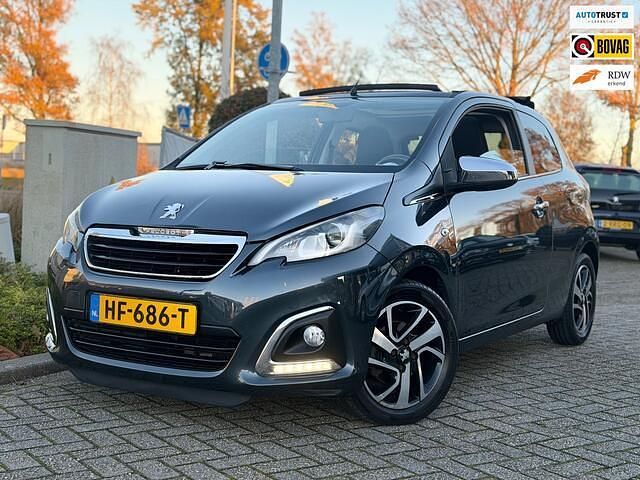 Grijs Gebruikt 2014 Peugeot 108 Allure Cabriolet | € 6.750 - Afbeelding 1/4