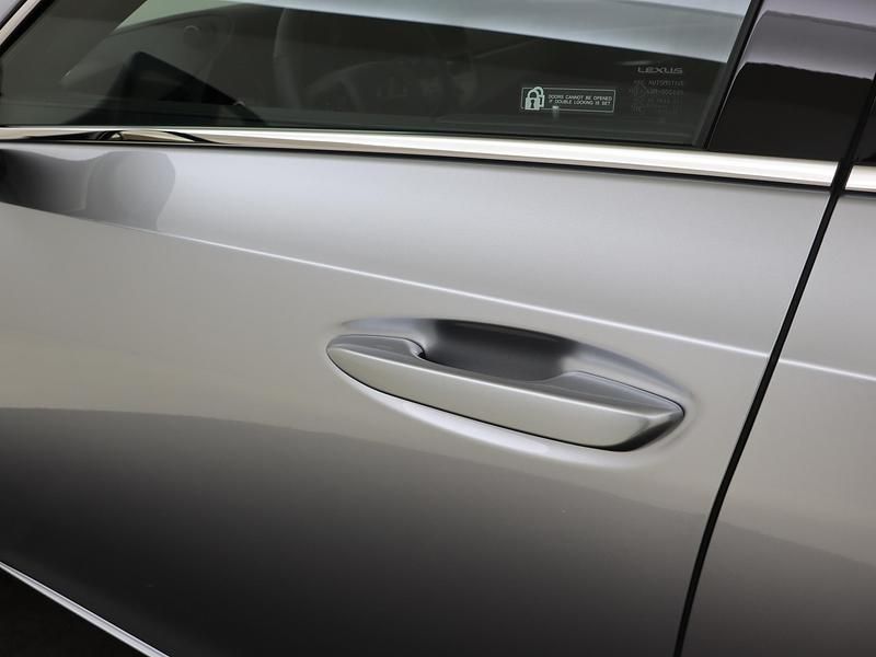 Nieuw Lexus ES300H 218 PK (160 kW) 2025 Grijs Sedan