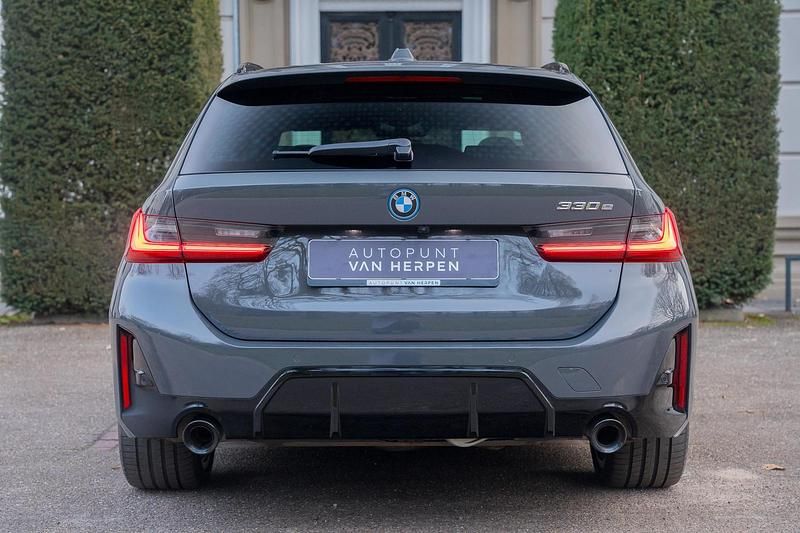 Occasion BMW 330e Executive 2026 Grijs Stationwagen