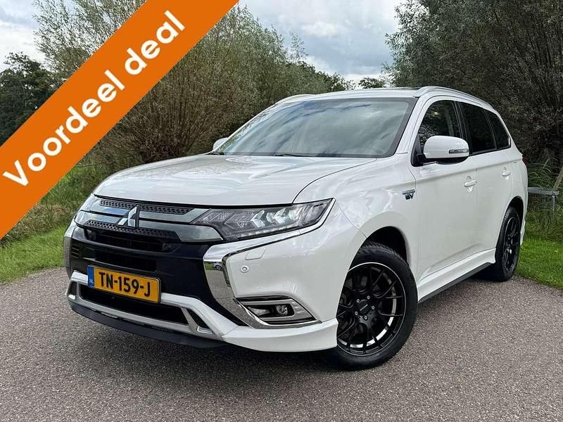 Wit Gebruikt 2018 Mitsubishi Outlander P-HEV Intense+ SUV | € 16.950 (Eerlijke prijs) - Afbeelding 1/4