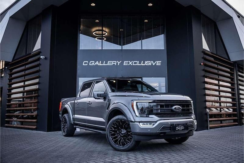 Grijs Gebruikt 2024 Ford V8 XLT Van | € 83.995 - Afbeelding 1/4