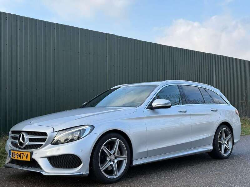 Grijs Gebruikt 2017 Mercedes C200 AMG Stationwagen | € 14.750 (Goede deal) - Afbeelding 1/4