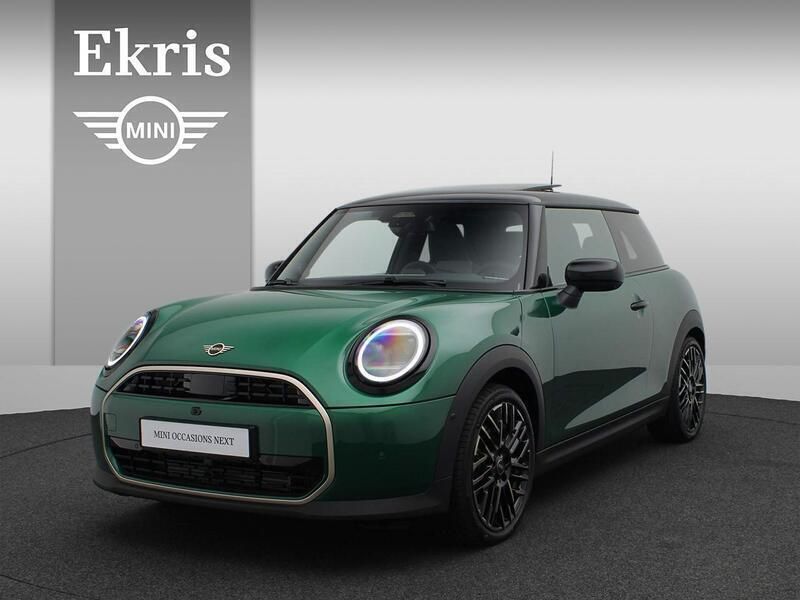 Groen Gebruikt 2024 Mini Cooper Favoured Hatchback | € 31.495 - Afbeelding 1/4