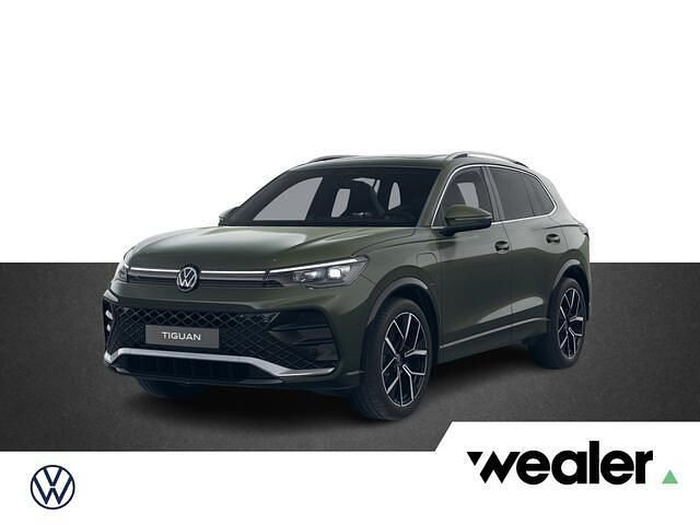 Groen Nieuw 2025 VW Tiguan R-line Edition SUV | € 58.033 (Iets duurder) - Afbeelding 1/3