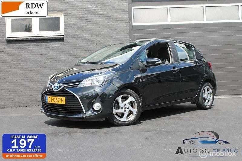 Zwart Gebruikt 2015 Toyota Yaris Hybrid Hatchback | € 11.970 (Eerlijke prijs) - Afbeelding 1/4