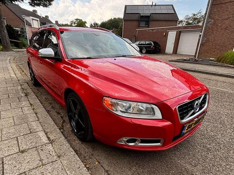 Rood Gebruikt 2011 Volvo V70 Stationwagen | € 10.750 (Eerlijke prijs) - Afbeelding 1/4