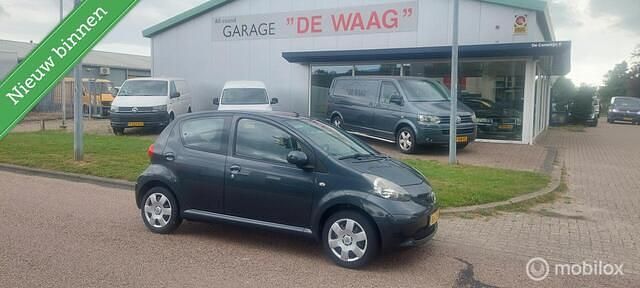 Grijs Gebruikt 2008 Toyota Aygo Hatchback | € 2.850 (Eerlijke prijs) - Afbeelding 1/4