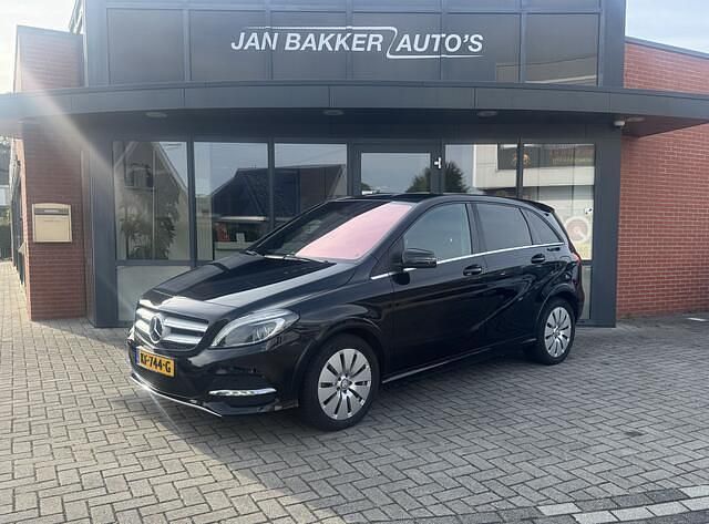 Zwart Gebruikt 2016 Mercedes B250e Edition MPV | € 9.950 (Goede deal) - Afbeelding 1/4