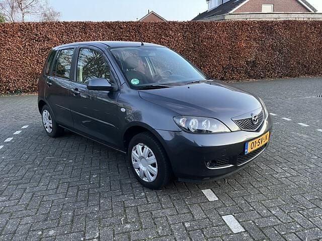 Grijs Occasion 2006 Mazda 2 Exclusive MPV | € 1.495 (Eerlijke prijs) - Afbeelding 1/4