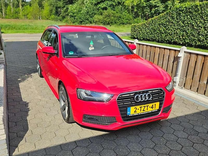 Rood Gebruikt 2014 Audi A4 Sport Stationwagen | € 16.499 (Eerlijke prijs) - Afbeelding 1/4