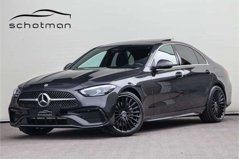Grijs, metallic lak Gebruikt 2024 Mercedes C300 AMG line Sedan | € 57.500 (Iets duurder) - Afbeelding 1/4