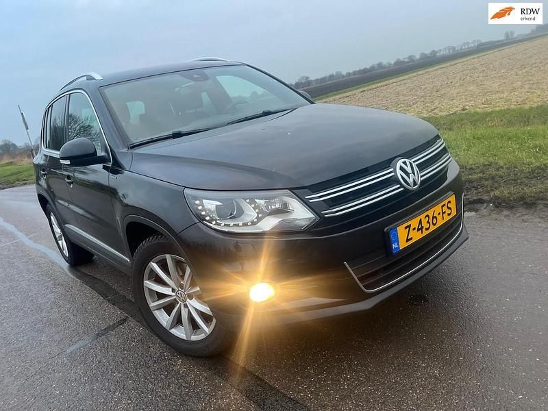Zwart Occasion 2016 VW Tiguan Sport SUV | € 16.950 (Super prijs) - Afbeelding 1/4