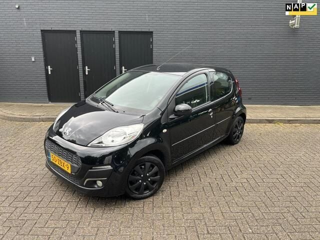 Zwart Gebruikt 2012 Peugeot 107 Active Hatchback | € 3.850 (Eerlijke prijs) - Afbeelding 1/4