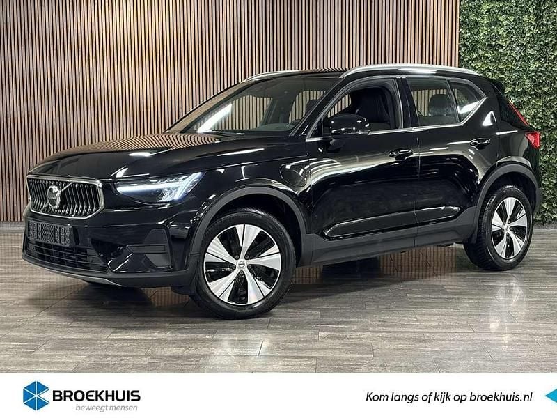 Zwart Gebruikt 2022 Volvo XC40 Inscription SUV | € 32.500 (Goede deal) - Afbeelding 1/4