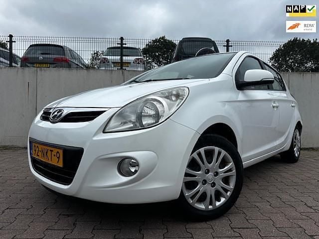 Wit Gebruikt 2010 Hyundai i20 Hatchback | € 2.777 (Eerlijke prijs) - Afbeelding 1/4