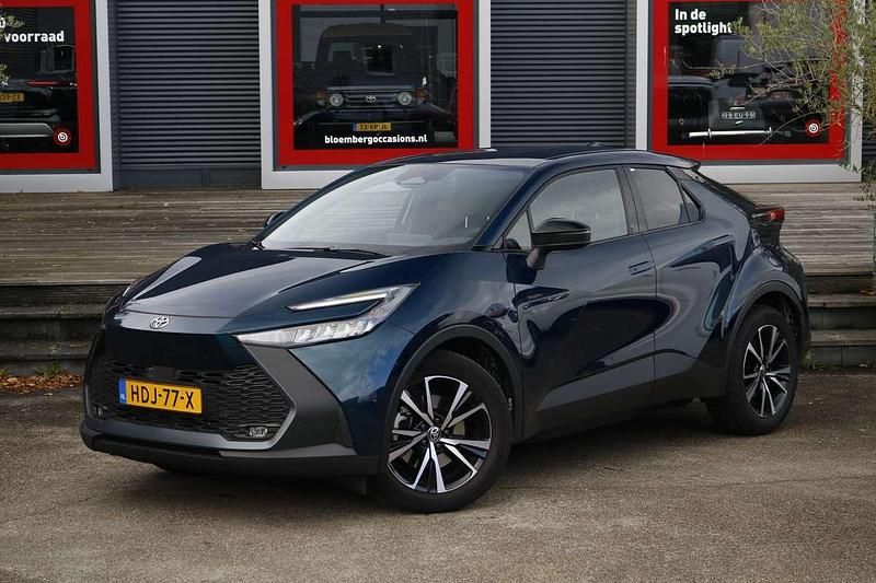 Blauw Occasion 2025 Toyota C-HR SUV | € 36.900 (Super prijs) - Afbeelding 1/4