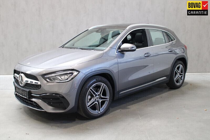 Grijs Gebruikt 2022 Mercedes GLA200 AMG line SUV | € 39.995 (Eerlijke prijs) - Afbeelding 1/4