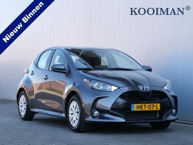 Grijs Gebruikt 2024 Toyota Yaris Active Hatchback | € 23.450 (Eerlijke prijs) - Afbeelding 1/4