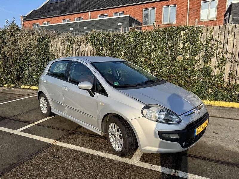 Grijs Occasion 2010 Fiat Punto Dynamic Hatchback | € 1.950 (Eerlijke prijs) - Afbeelding 1/4