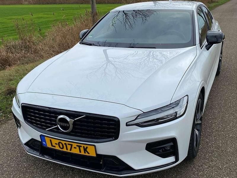 Wit Gebruikt 2021 Volvo S60 R-Design Sedan | € 27.750 (Goede deal) - Afbeelding 1/4