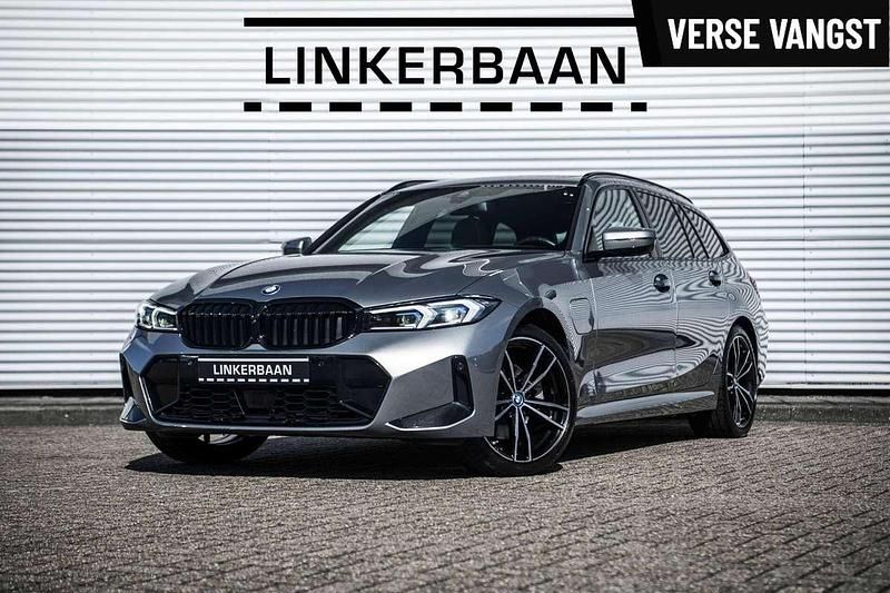 Grijs Gebruikt 2024 BMW 330e Stationwagen | € 51.450 (Eerlijke prijs) - Afbeelding 1/3