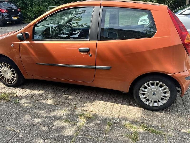 Gebruikt 2000 Fiat Punto Hatchback | € 650 - Afbeelding 1/4