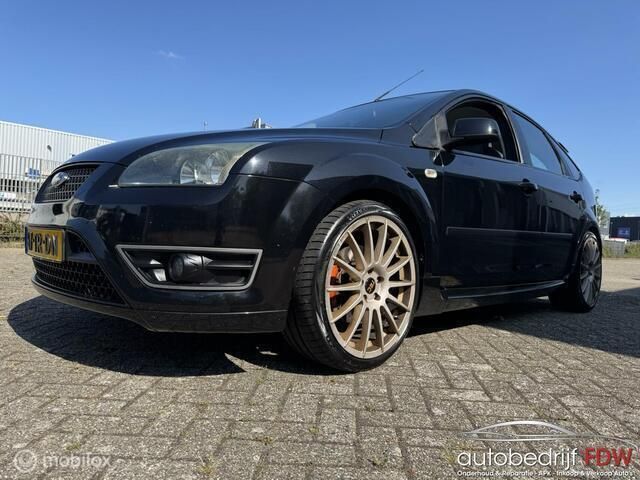 Zwart Occasion 2007 Ford Focus Sport Hatchback | € 2.690 (Eerlijke prijs) - Afbeelding 1/4
