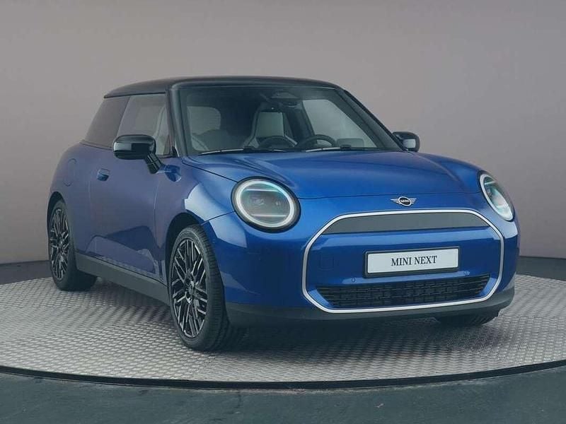 Occasion Mini Cooper Favoured 135 kW (184 PK) 2025 Blauw Hatchback