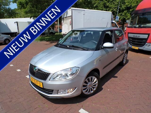 Grijs Gebruikt 2012 Skoda Fabia Ambition Hatchback | € 4.644 (Eerlijke prijs) - Afbeelding 1/4
