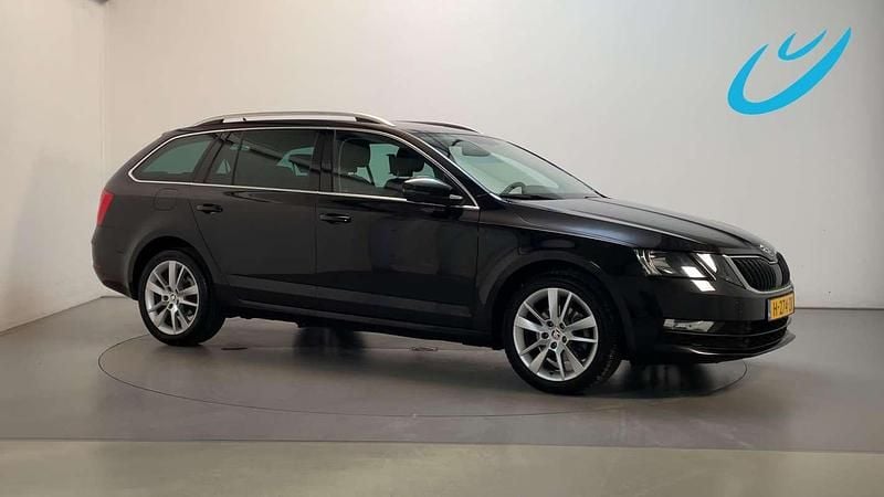 Zwart Gebruikt 2020 Skoda Octavia Business Line Stationwagen | € 18.250 (Goede deal) - Afbeelding 1/3