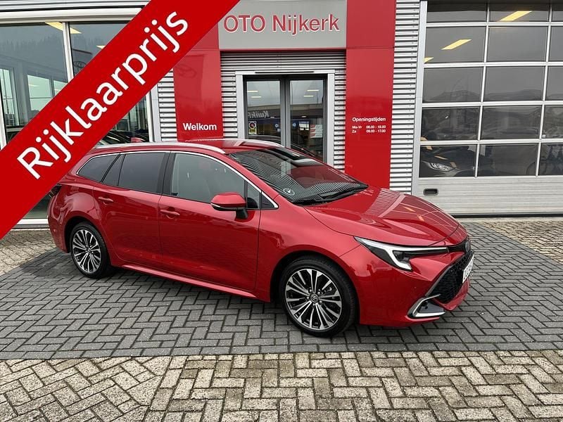 Rood Occasion 2025 Toyota Corolla Hybrid Limited Stationwagen | € 35.900 (Eerlijke prijs) - Afbeelding 1/4