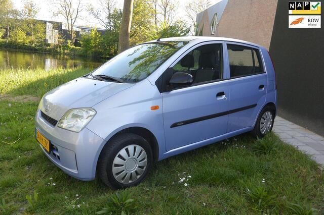Paars Gebruikt 2005 Daihatsu Cuore Hatchback | € 1.399 (Eerlijke prijs) - Afbeelding 1/4