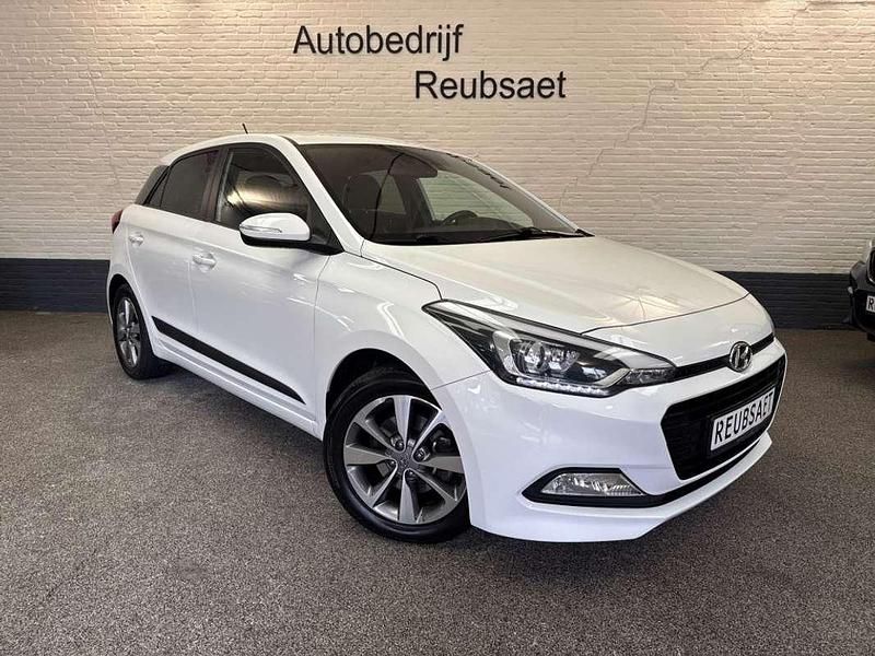 Wit (metallic) Occasion 2018 Hyundai i20 Premium Hatchback | € 11.995 (Eerlijke prijs) - Afbeelding 1/4