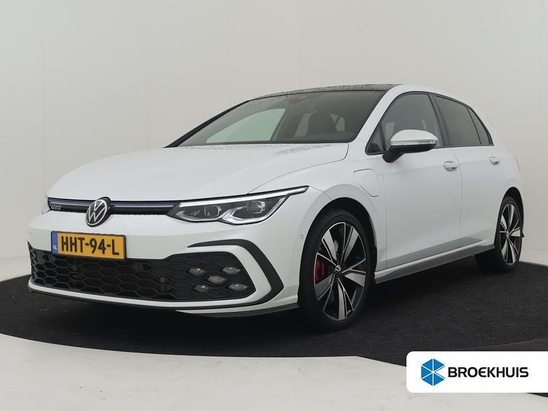 Wit Gebruikt 2021 VW Golf VIII GTE Hatchback | € 29.895 (Iets duurder) - Afbeelding 1/4
