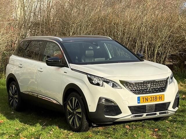 Wit (metallic) Occasion 2018 Peugeot 5008 GT-line SUV | € 13.499 (Eerlijke prijs) - Afbeelding 1/4