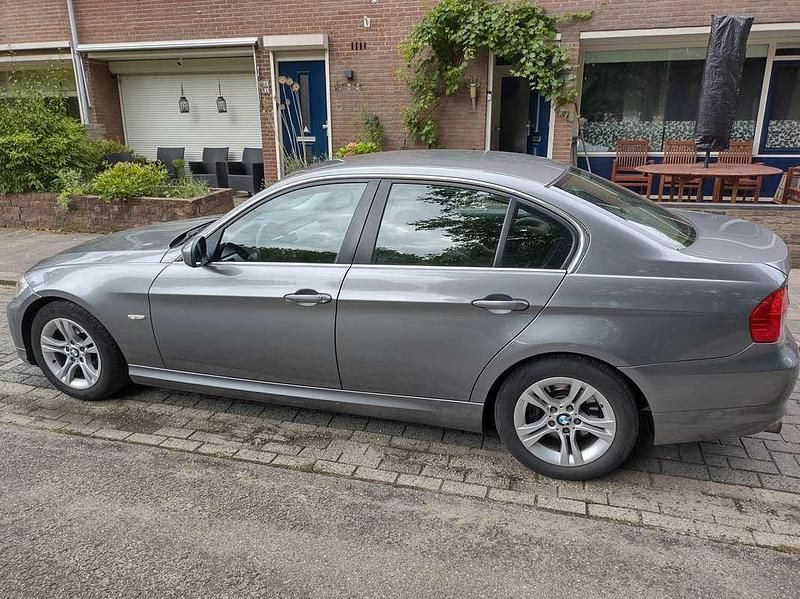 Gebruikt 2009 BMW 325 Sedan | € 5.500 (Eerlijke prijs) - Afbeelding 1/4