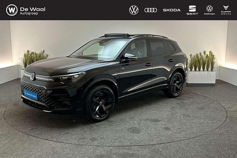 Zwart Nieuw 2025 VW Tiguan R-line Edition SUV | € 56.900 (Goede deal) - Afbeelding 1/3