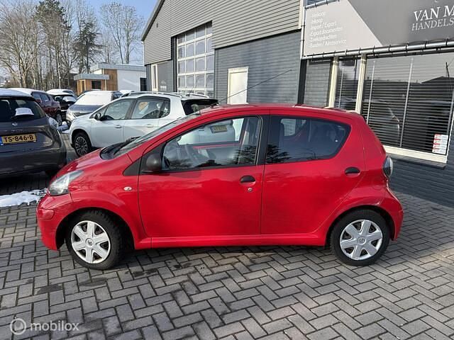 Occasion Toyota Aygo 68 PK (50 kW) 2011 Rood Hatchback