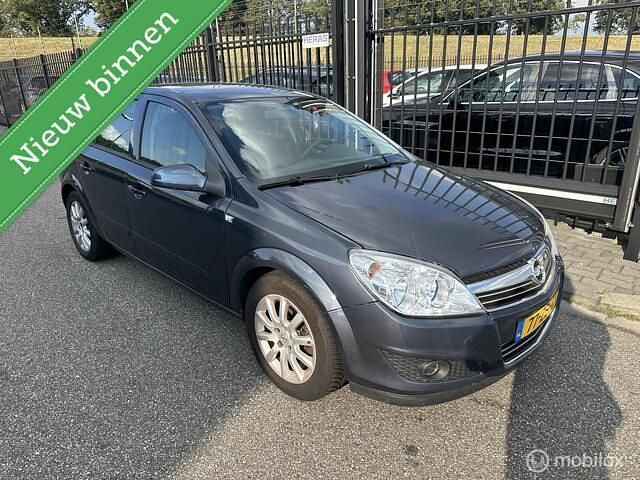 Grijs Gebruikt 2007 Opel Astra Hatchback | € 1.650 (Goede deal) - Afbeelding 1/4