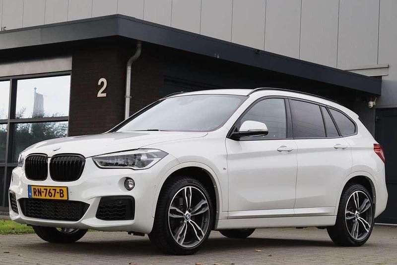 Wit Gebruikt 2018 BMW X1 M Sport SUV | € 25.950 (Eerlijke prijs) - Afbeelding 1/4
