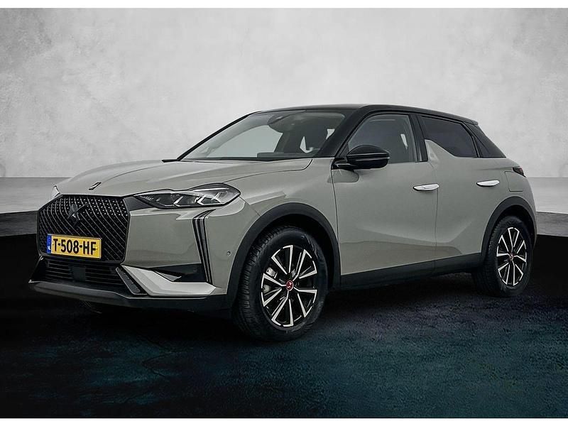 Grijs Gebruikt 2023 DS Automobiles DS3 Crossback E-Tense Performance SUV | € 24.420 (Eerlijke prijs) - Afbeelding 1/2