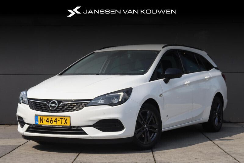 Wit Gebruikt 2022 Opel Astra Design & Tech Stationwagen | € 16.885 (Eerlijke prijs) - Afbeelding 1/4